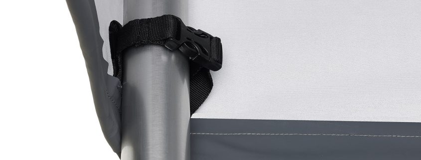 Alle Schutzhüllen werden mit Schlaufen und Steckschnallenverschlüssen in allen Ecken ausgestattet. Diese können einfach am Möbelstück fixiert werden