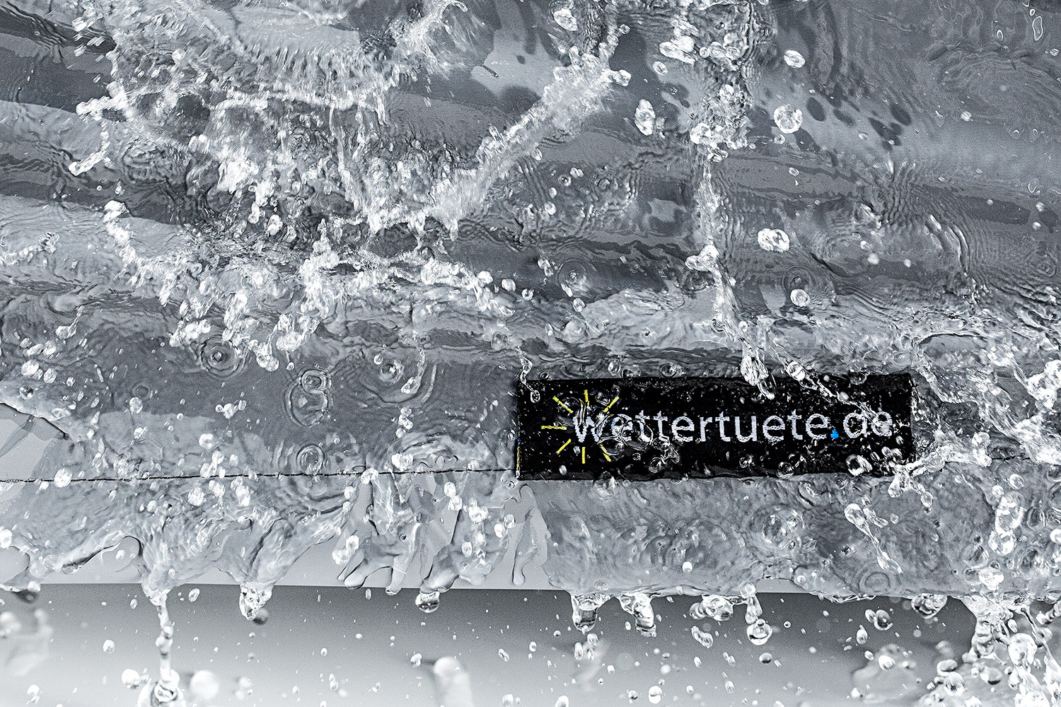 Impermeables, duraderas, transpirables y equipadas con protección UV: Capotas de Wettertuete.de