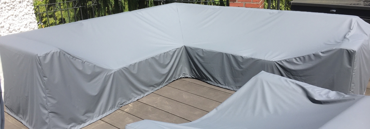 Loungeabdeckung aus unserem Polyurhetanbeschichteten Polyester. Absolut wasserdicht durch ultraschallverschweißte Nähte