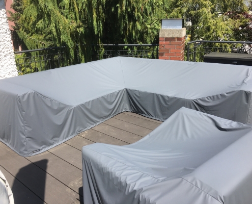Loungeabdeckung aus unserem Polyurhetanbeschichteten Polyester. Absolut wasserdicht durch ultraschallverschweißte Nähte