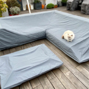Bei Tieren auf der Schutzhülle ist Vorsicht geboten. Mit den scharfen Krallen kann die wettertuete beschädigt werden