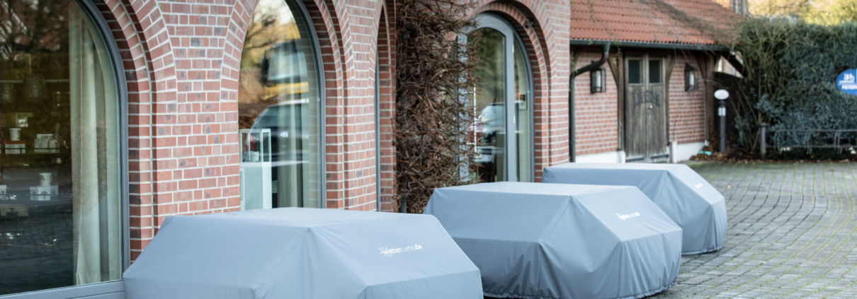 Abdeckungen aus unserem elastischen Stoff für die Aussengastronomie mit perfekter Passform ohne Spannung