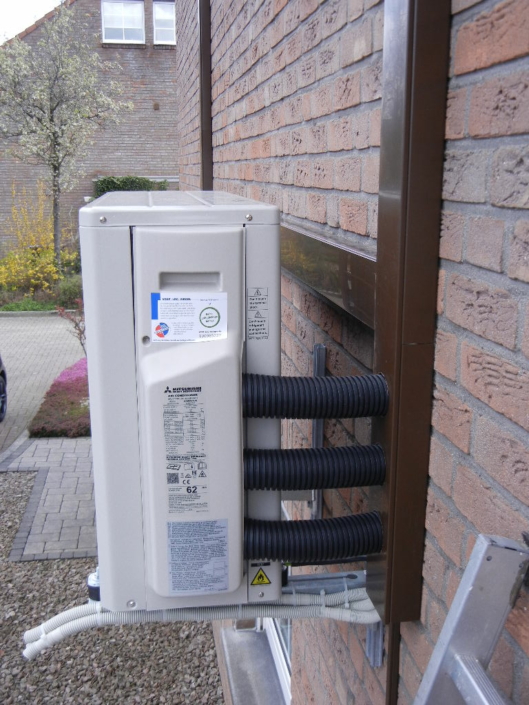 Air conditioner cover protects the air conditioner