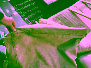 Dieses Foto mit Schimmel und Stockflecken stammt von einem Kunden. Diese Abdeckung im Bild stammt nicht von uns, sondern ist die alte Schutzhülle vom Kunden mit den dargestellten Problemen