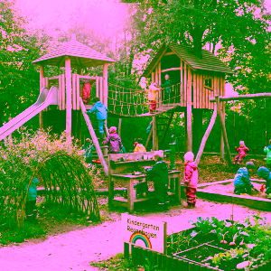 Spielgeräte Abdeckungen: Warum Schaukeln, Rutschen, Spielhäuser & Sandkästen geschützt werden sollten und worauf es bei hochwertigen, maßgefertigten Abdeckungen ankommt.